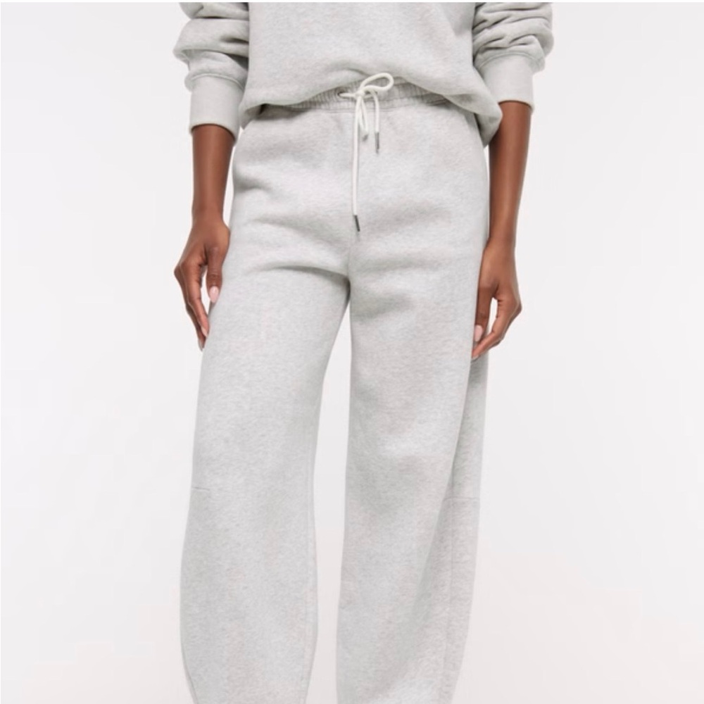 Abercrombie High Rise Sunday Barrel Sweatpant XS